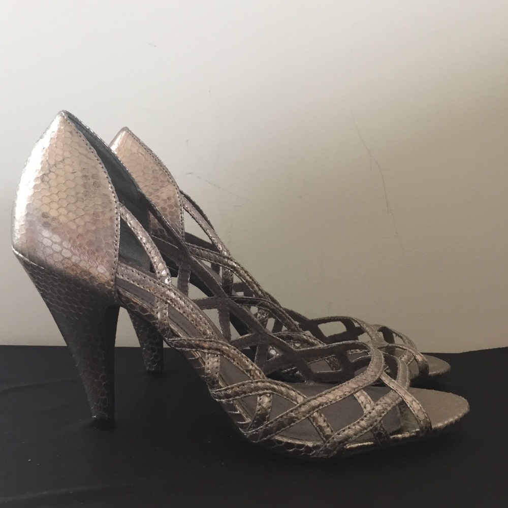 ❤️4/$25 ❤️ Rocket Dog Metallic Cage Heels Size 9